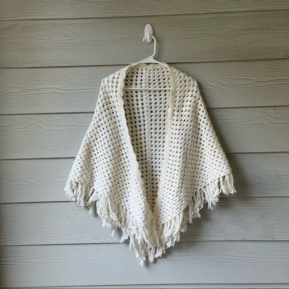 Handmade Crochet Shawl Wraps in White.--DA5 - Picture 11 of 12